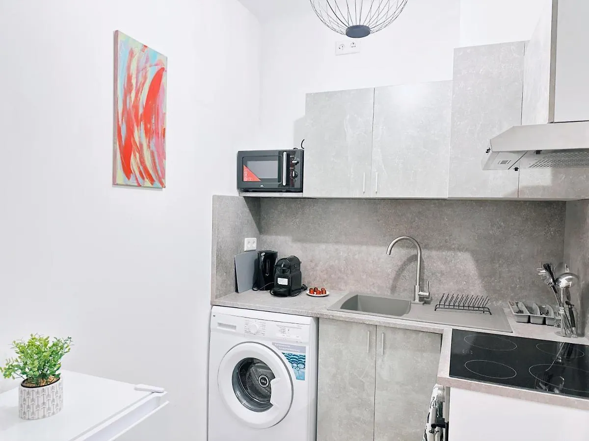 Charming Three Bedrooms Apartment Near Vienna Central Station Austria